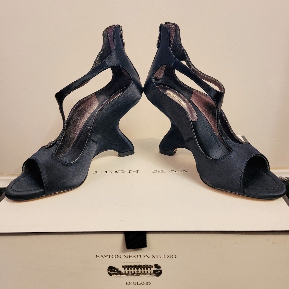 NIB LEON MAX BLACK SATIN ANGLED HEEL AVOW LEATHER T-STRAP WEDGE PUMP - Picture 12 of 16